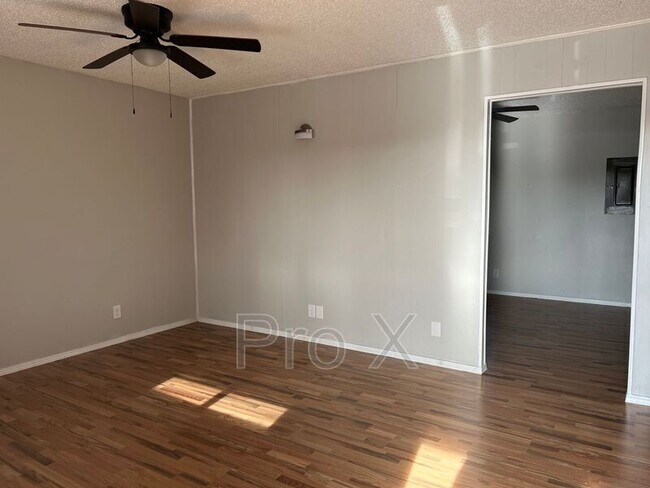 Building Photo - 1045 S Happy Hollow Rd