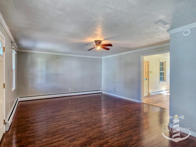 Building Photo - 225 Pickwick St