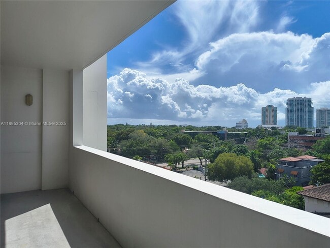 Building Photo - 2740 SW 28th Terrace