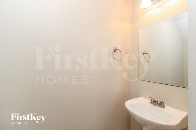 Building Photo - 4640 Midstream Crossing Dr