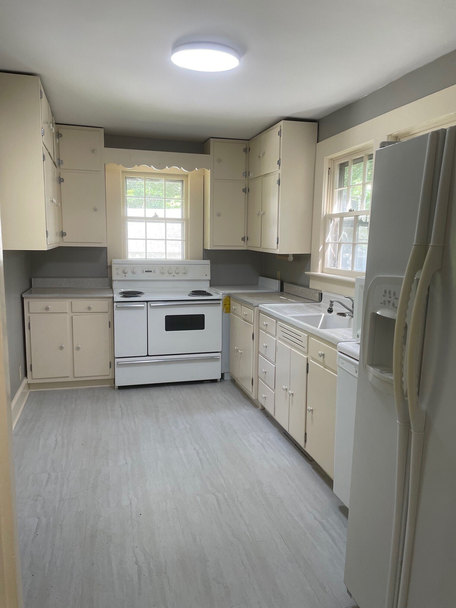 Building Photo - 930 Dixie Ave