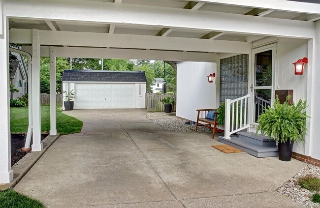 Building Photo - 384 Bradley Rd