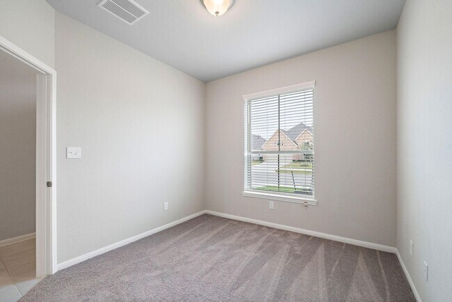 Building Photo - 2915 Painted Sunrise Trail