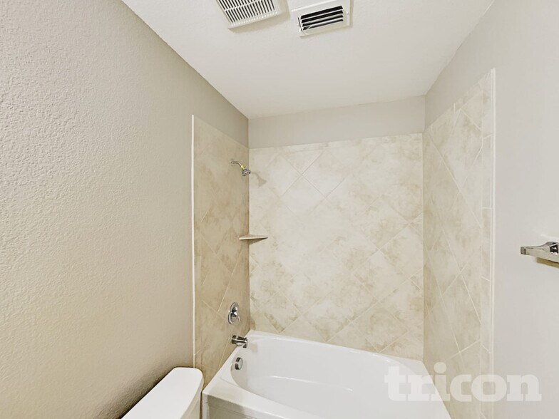 Building Photo - 457 Peach Ln