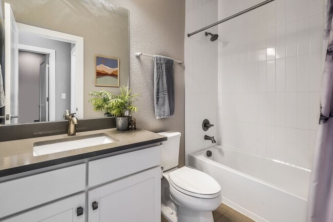 Building Photo - 1364 Vine St