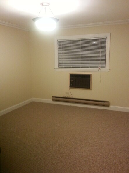 Building Photo - 444 E Osage Ln