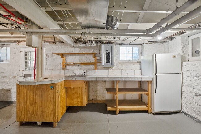 Building Photo - Home on the Range