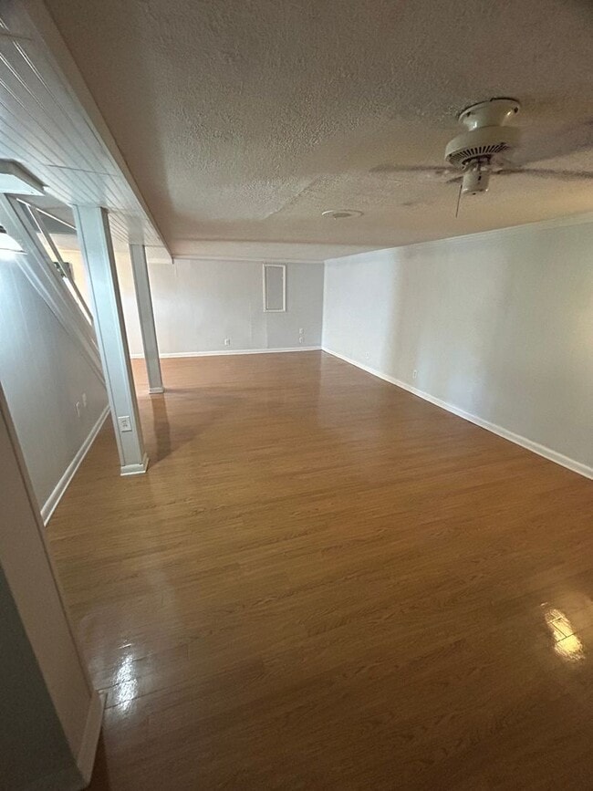 Building Photo - Beautiful 3 bed 3 bath home with finished ...