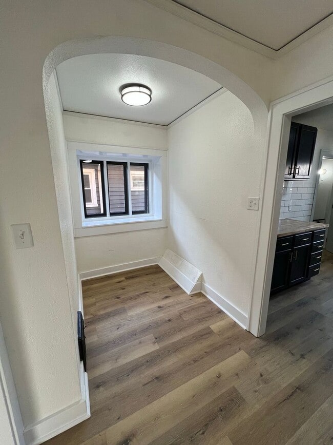 Building Photo - Brand new fully renovated 5 Bedroom Single...