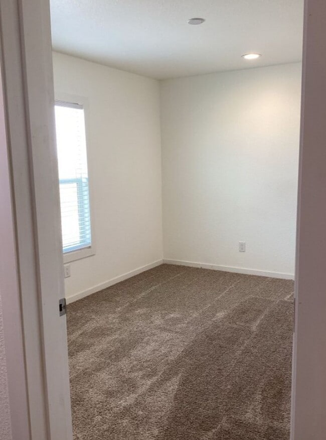 Building Photo - 818 S 4575 W