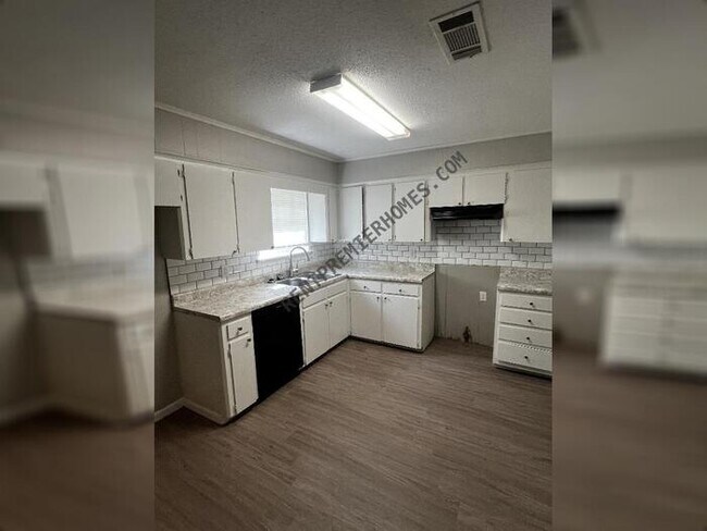 Building Photo - 405 Paula Dr