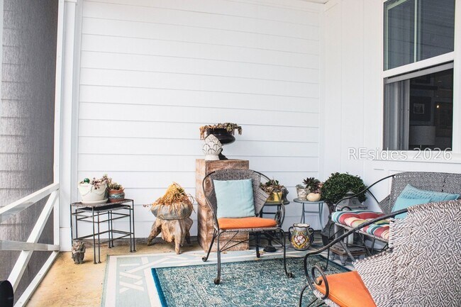 Building Photo - 1314 Good Life Wy