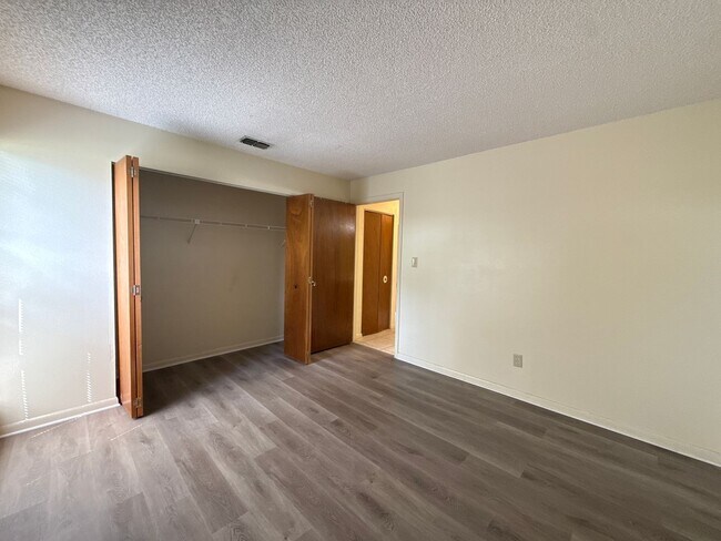 Building Photo - Taylor - 5315