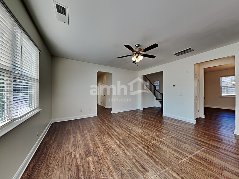 Building Photo - 3337 Okelly Dr