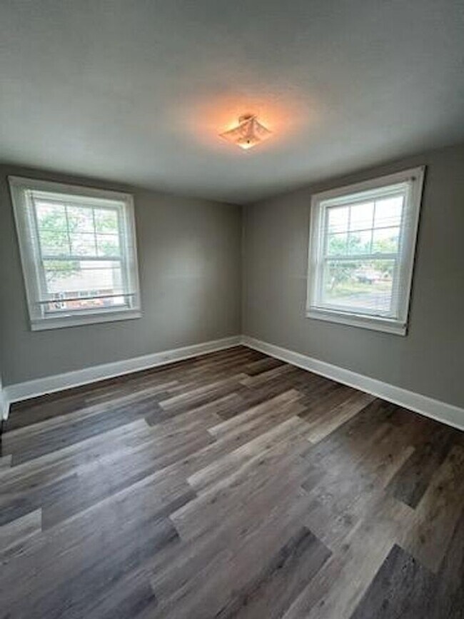 Building Photo - Joughin600