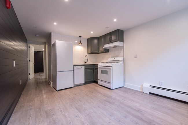 Primary Photo - 32 Cargill St