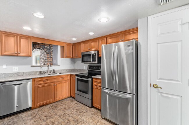 Building Photo - 1918 E Palmcroft Dr