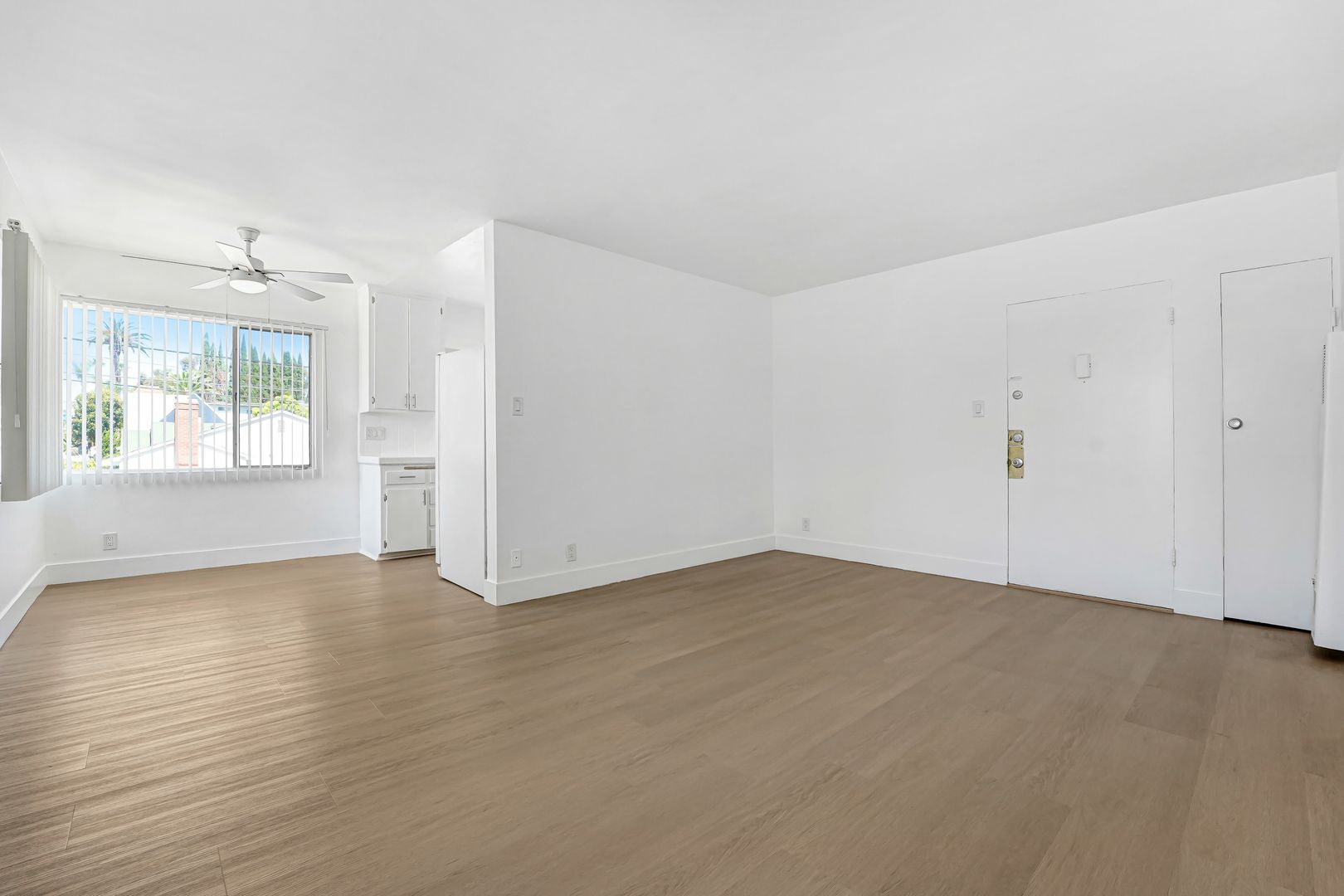 Building Photo - 10250 Palms Blvd