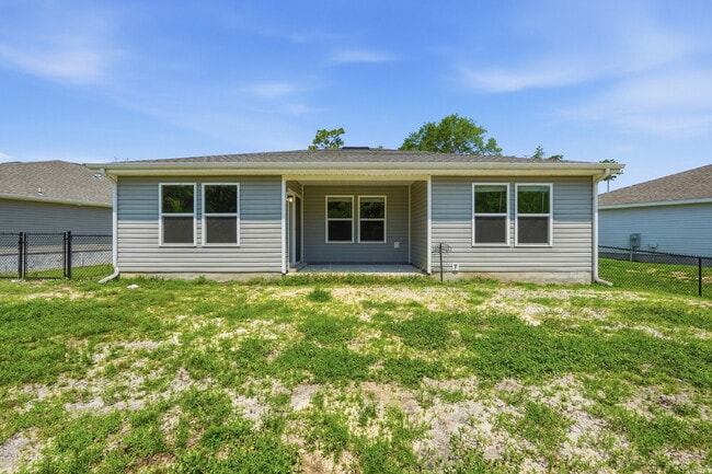 Building Photo - New community! Three bedrooms, two bathrooms and ready for you to move into!