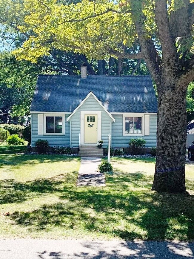 Building Photo - 3 Bedroom Home On Holland's North Side