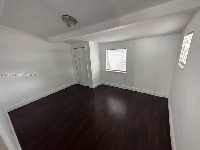 Building Photo - 563 NE 65th St