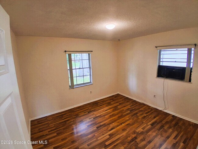 Building Photo - 18 Forrell Ave