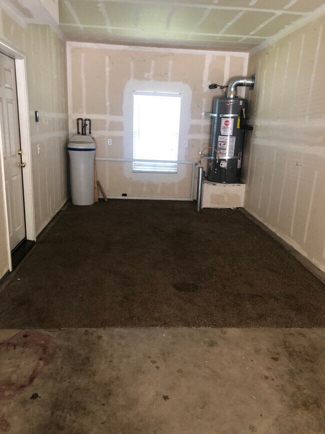 Building Photo - 10640 Siskiyou Ln