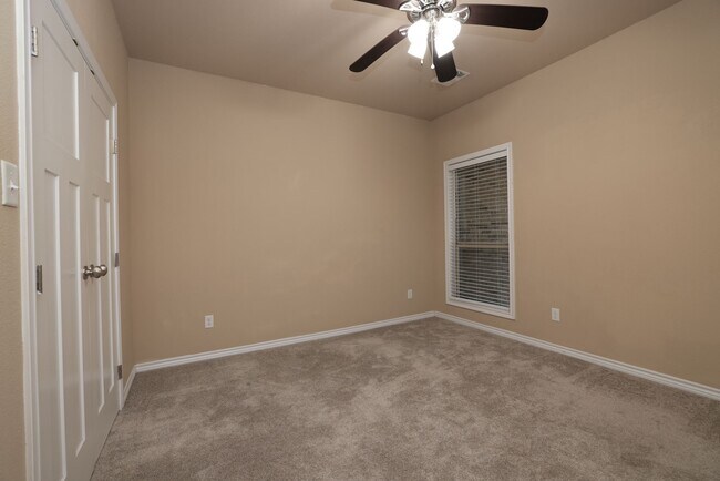 Building Photo - 3110 Claremont Dr