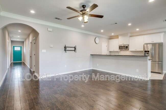 Building Photo - 5100 Curzon Ave