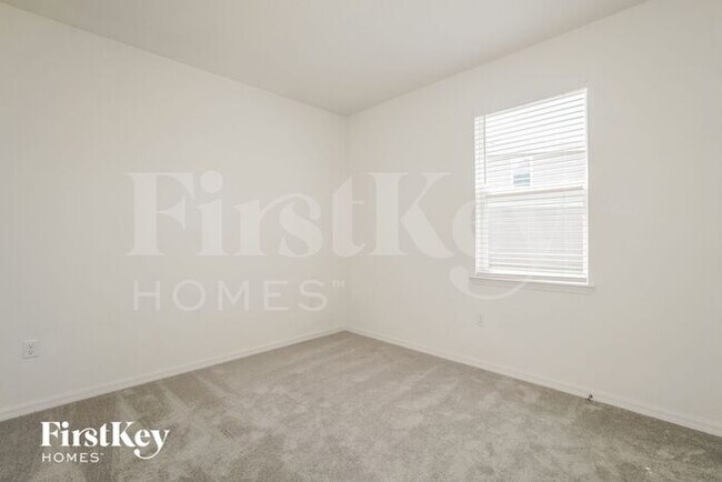 Building Photo - 1229 Spokane Pt