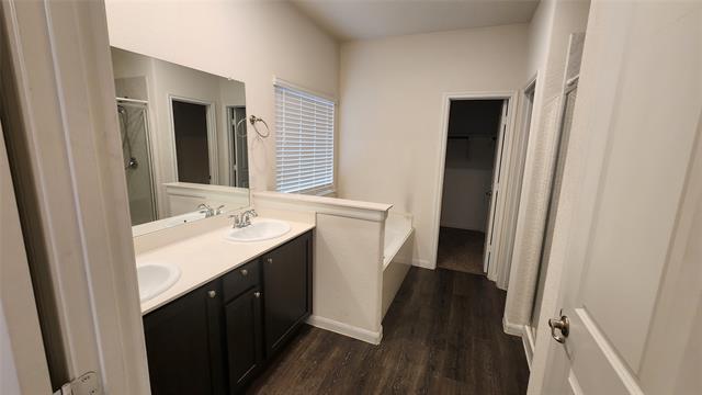 Building Photo - 3904 Oak Crk Cir