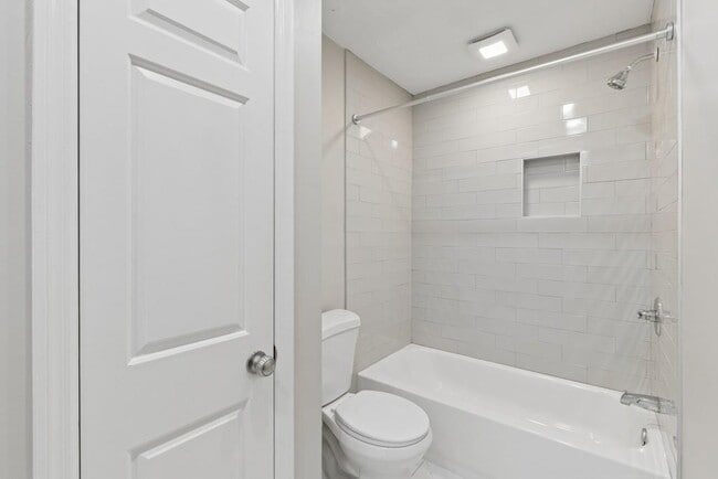 Building Photo - 4930 Farmstead Ct NE