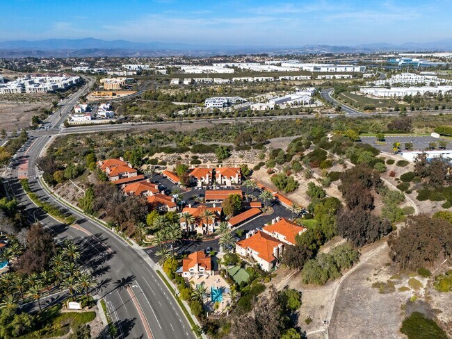 Building Photo - Beautifully Renovated 1-Bedroom Condo in Rancho Del Oro