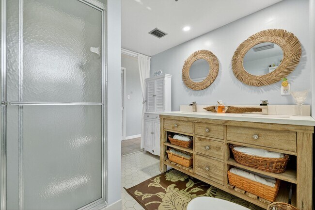 Building Photo - 801 S Ocean Dr