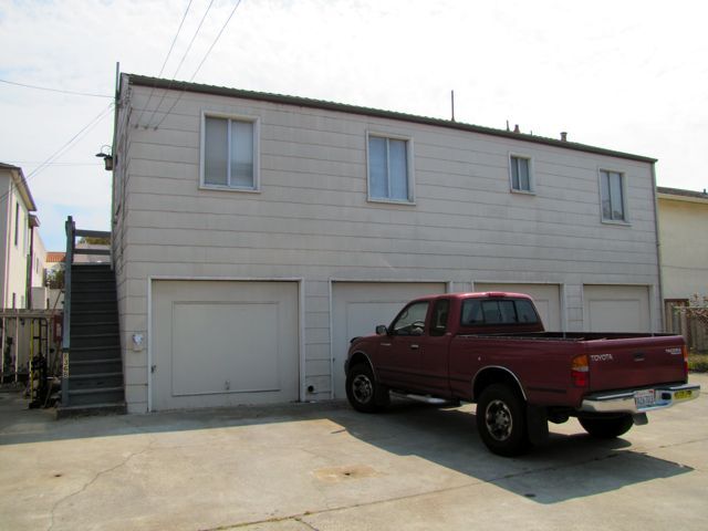 Building Photo - 836 Adams St