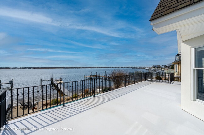 Building Photo - 709 Princeton Ave