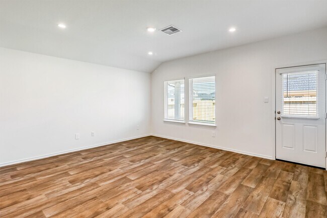 Building Photo - 30846 Brightwell Bnd