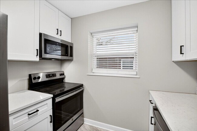 Building Photo - Robbie Junior