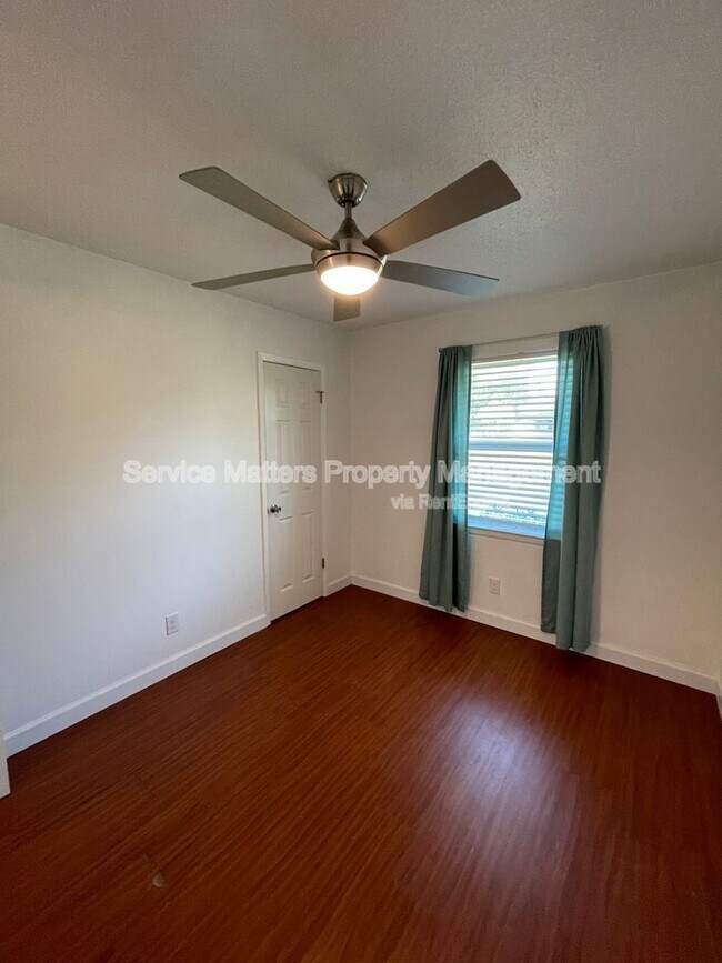 Building Photo - 5057 Pennington Ln