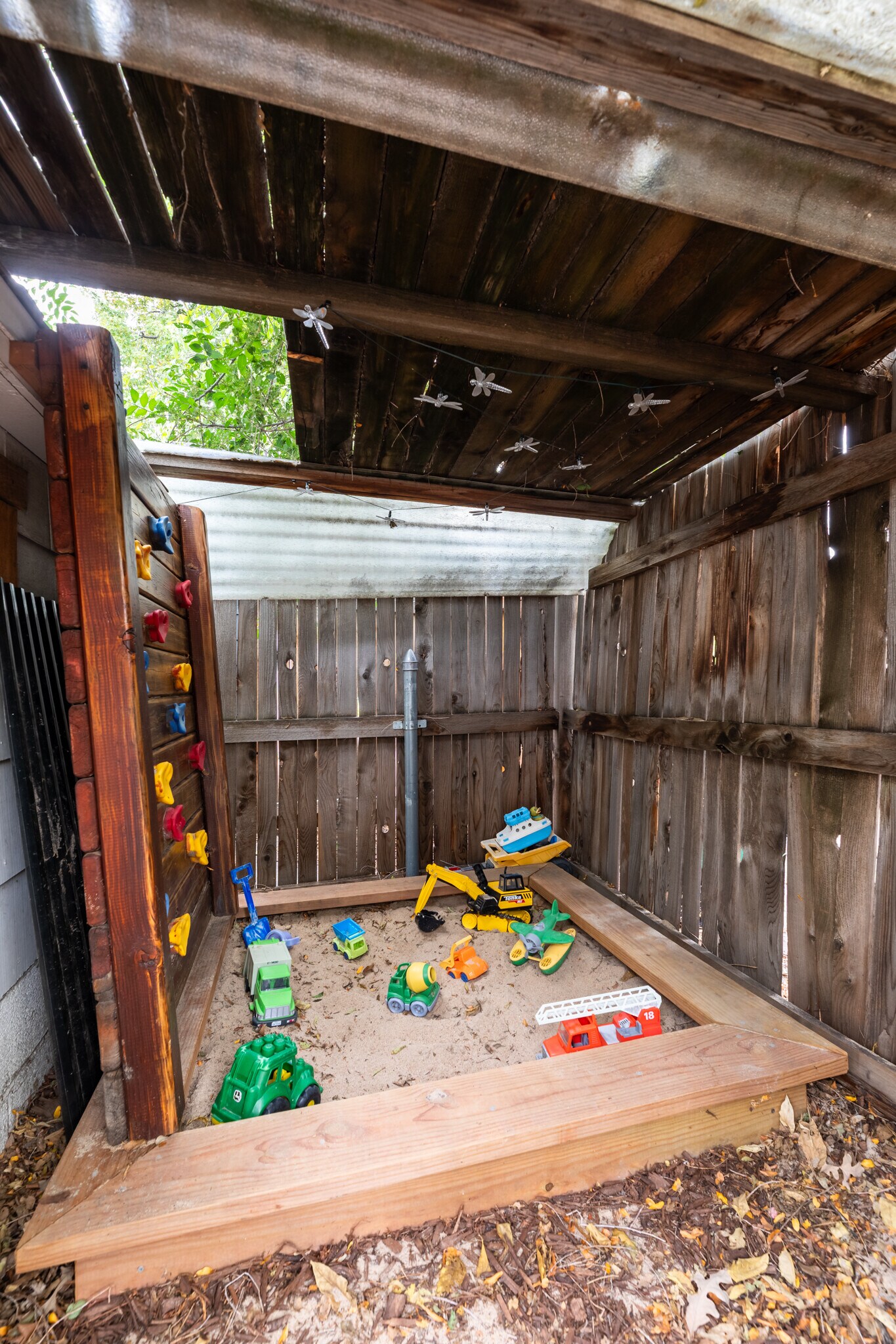 Building Photo - 4591 Wyandot St