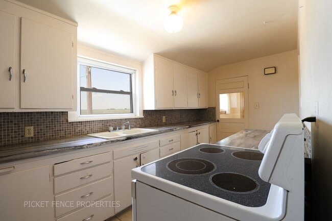 Building Photo - Charming 3-bedroom, 2-bathroom Home