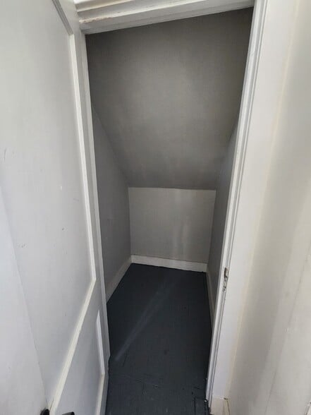 Building Photo - 84 Elizabeth St