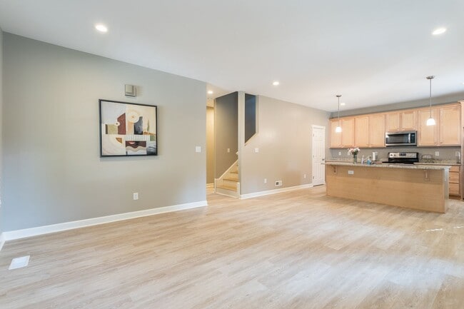 Building Photo - 200 Howell St