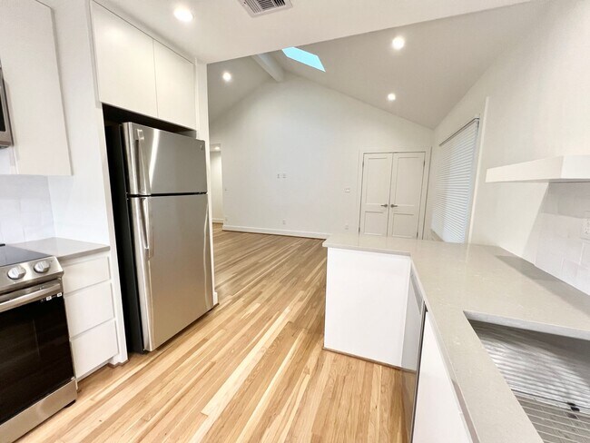 Building Photo - BRA19BS