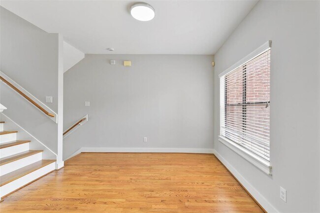 Building Photo - 1604 Reinerman St