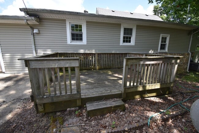 Building Photo - 2 Bedroom Home For Rent in The County!