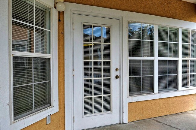 Building Photo - Second floor, 2/2 updated unit, available now!