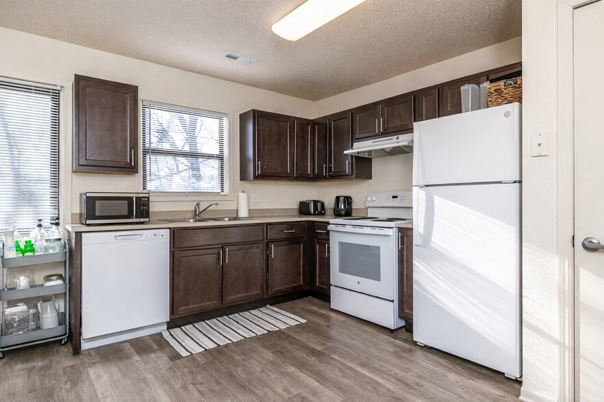 Building Photo - Ridgeview Heights - Newly Renovated Apts!