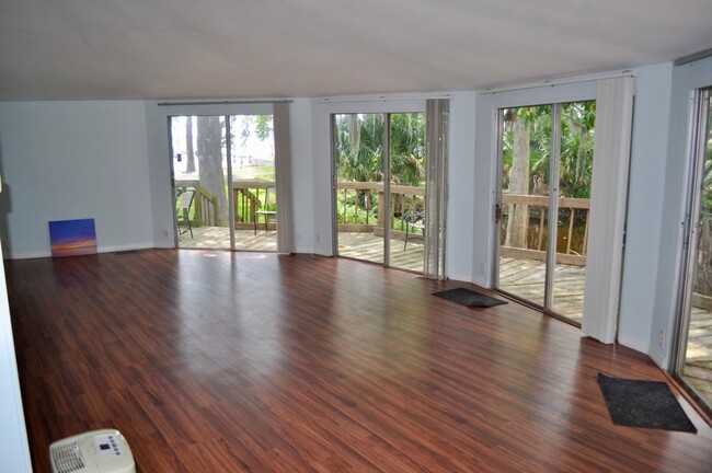 Building Photo - Rental