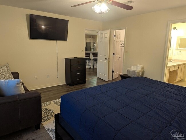 Building Photo - 4009 Shorewood Dr